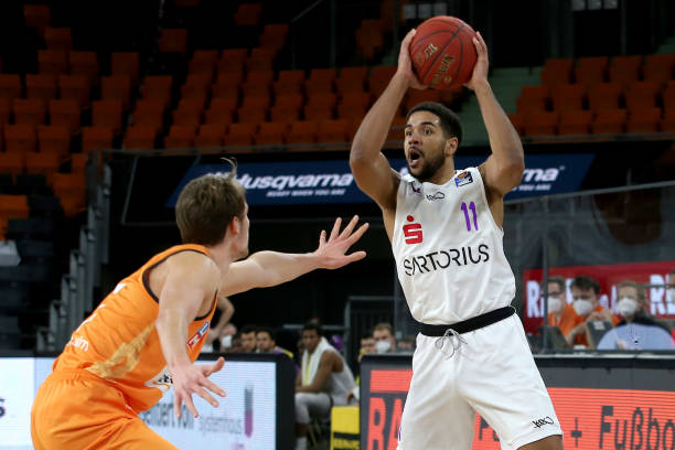 然保障了球 然保障了球