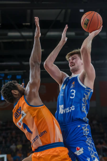 的表现充满 的表现充满