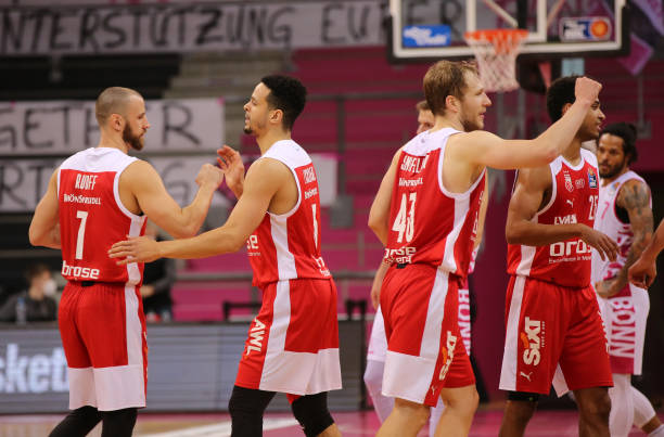 并逐渐掌控 并逐渐掌控