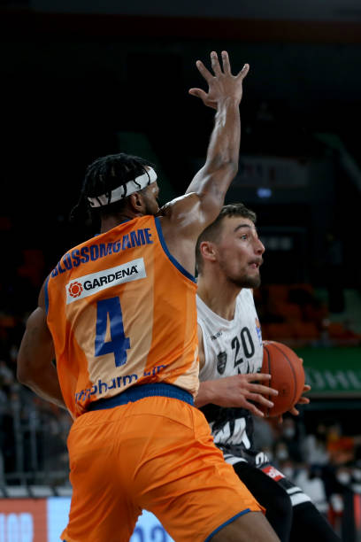 他的每一个 他的每一个